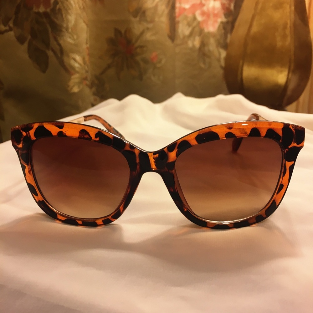 Cat Eye Tortoise Shell Sunglasses